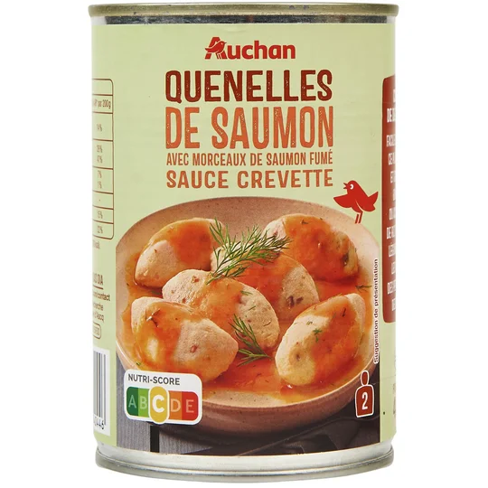 Quenelles de saumon sauce crevette avec morceaux de saumon fumé