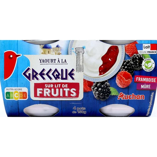 Yaourt à la grecque sur lit de fruits rouges