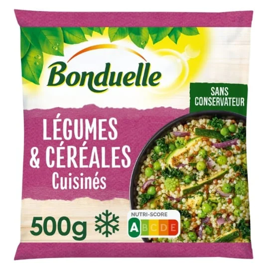 Légumes et céréales chou kale, oignon violet, pois et perle de couscous