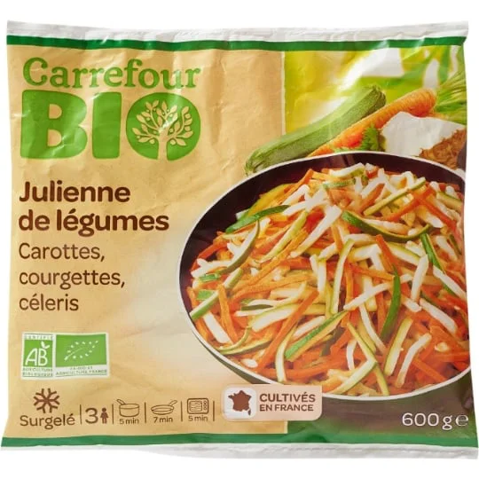 Julienne de légumes carottes, courgettes, céleris