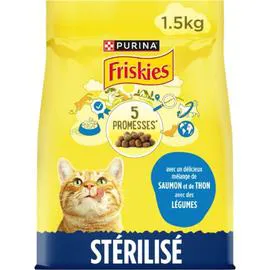 PURINA FRISKIES Croquettes pour chat adulte stérilisé avec un mélange de saumon, thon et des légumes 1,5kg